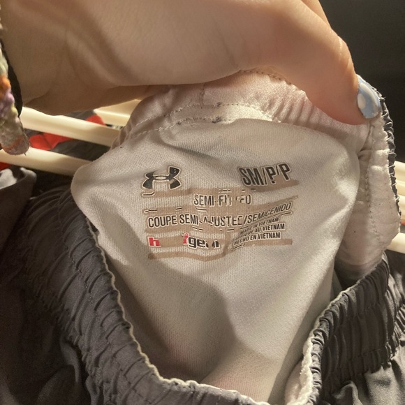 Gray under Armour athletic shorts - Picture 3 of 3